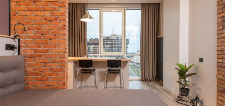 avantages et conseils d'installation d'une Porte-fenêtre 3 vantaux avec 1 fixe